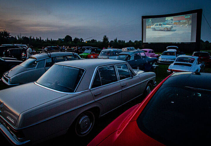 Openluchtfilms en drive-in movie
