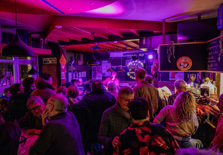 Oorverwarmer in de Puurse cafés