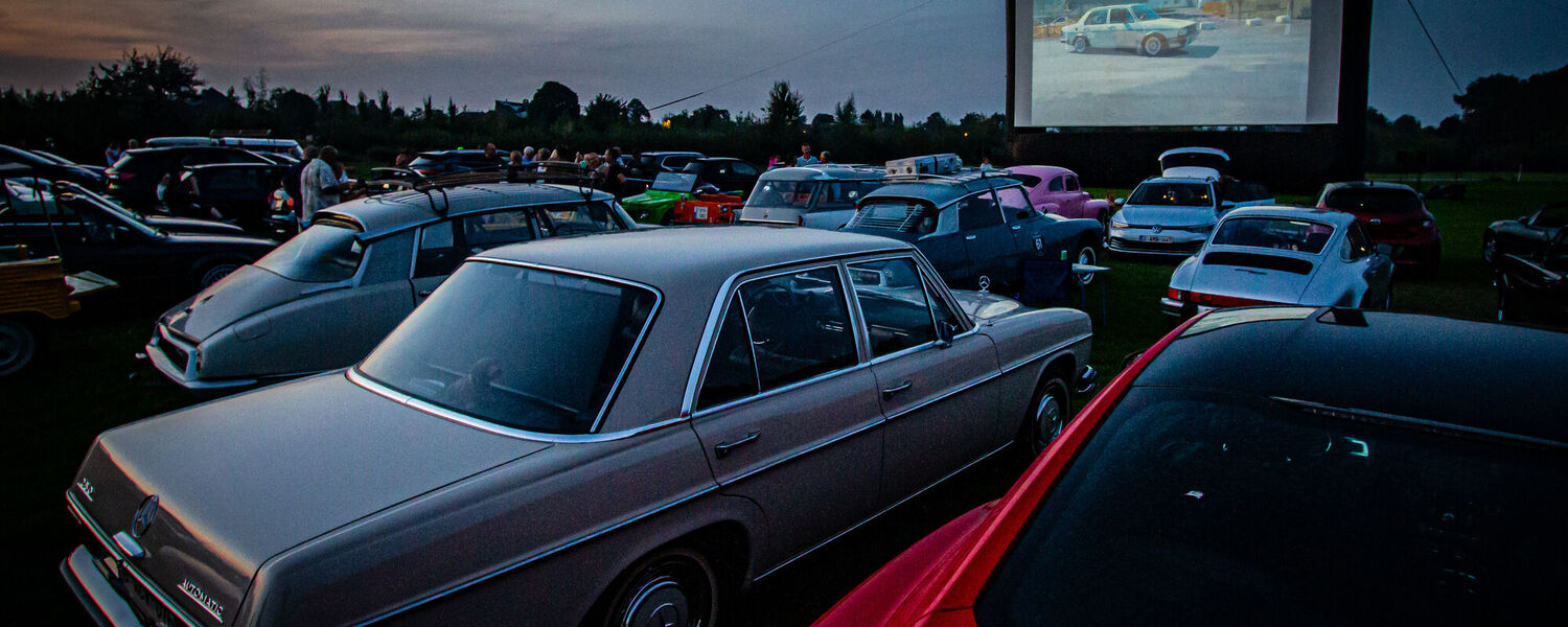 Openluchtfilms en drive-in movie