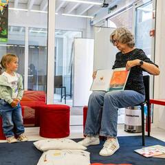 Voorlezen met de bib op het Vredesfeest