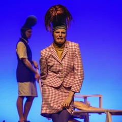 Schoolvoorstelling: Een momentje - Alle Duiven Horen Drollen / Karlijn Niesten (2e graad)