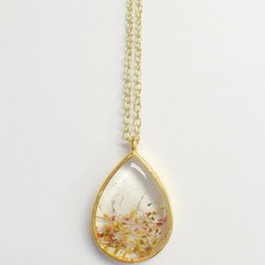 Juwelen maken met UV-hars en droogbloemen