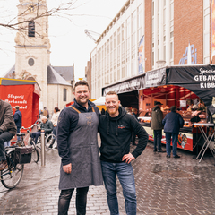 Jonge marktkramers zettenĀ oude traditie verder